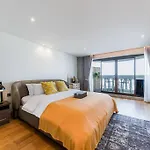 Iconic Skyline, Big Apartment, Great Location